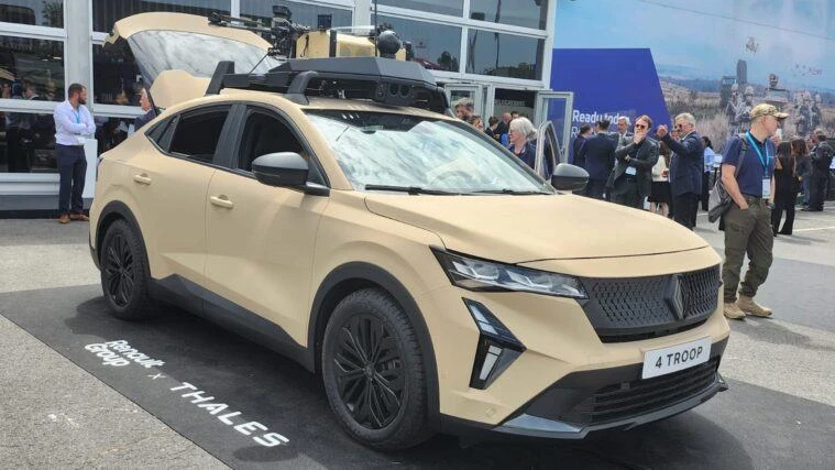Renault будет запускать рои дронов из своих машин.

🔸На открывшейся под Парижем выставке Eurosatory
