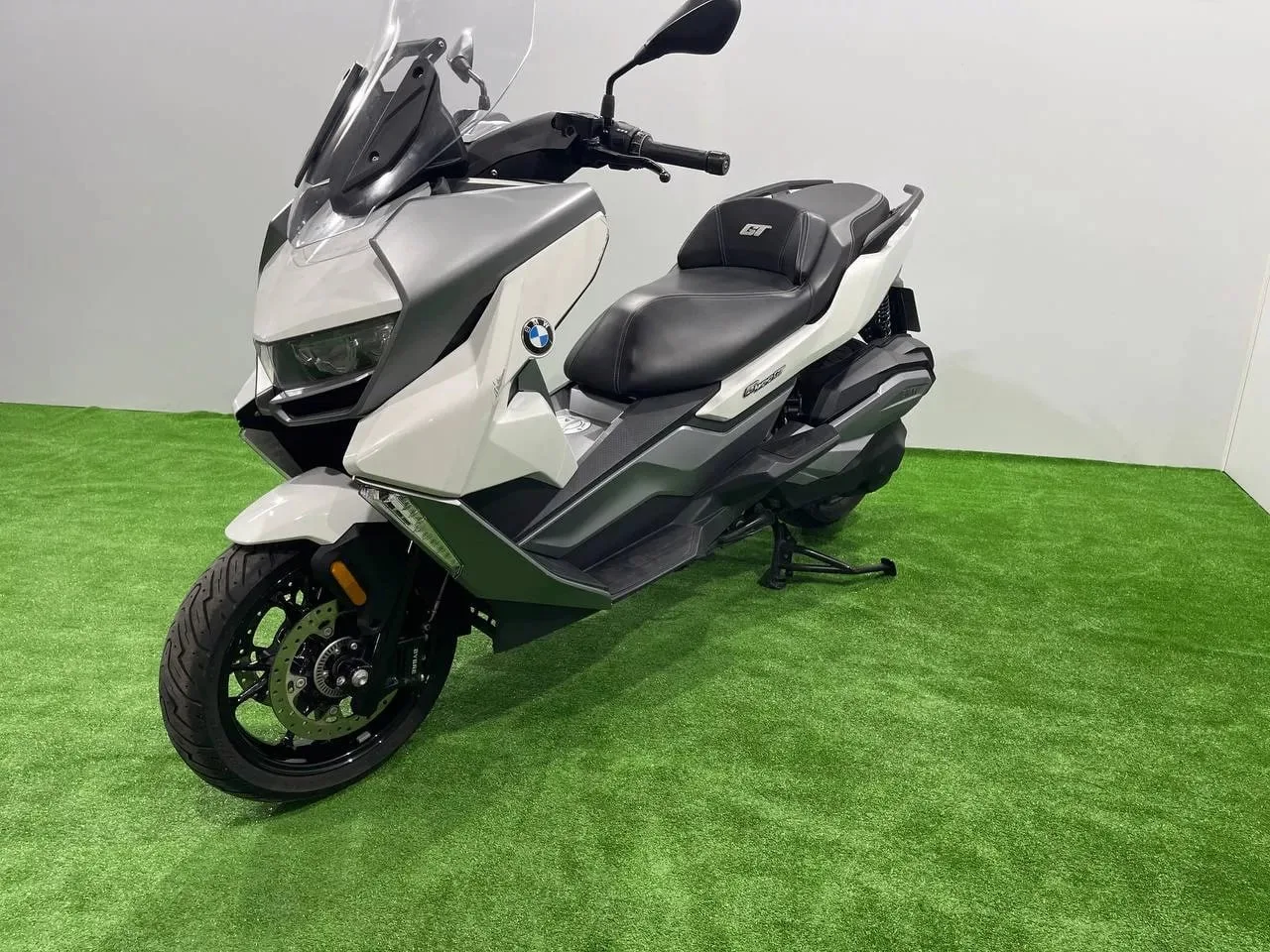 BMW C400GT в наличии во Владивостоке  Характеристики:  - 2019 год - объем 350 см3 - Аукцион JBA - оц