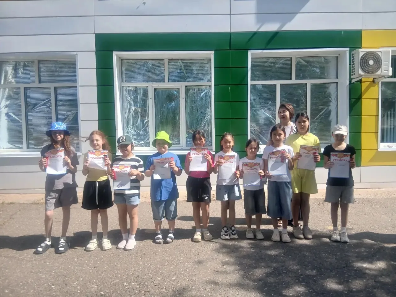 День восьмой: Награды и спорт! 🏆

Сегодняшний день в нашем лагере начался на самой приятной ноте — 