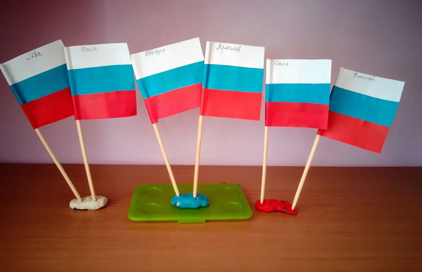 В преддверии великого праздника — Дня Победы — воспитанники средней группы «Почемучки» ...
