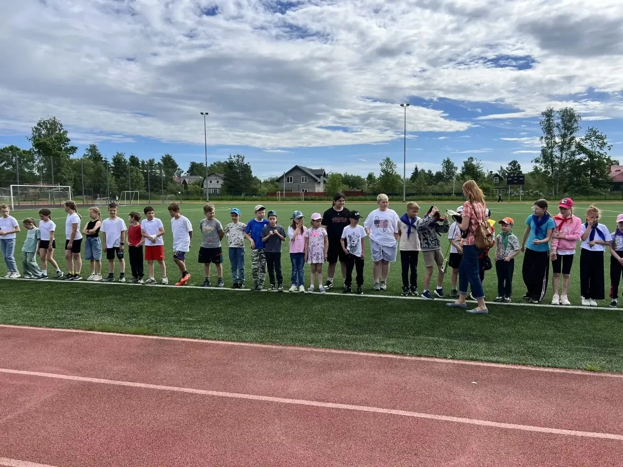 🏃‍♂️☀️ Сегодня, 11 июня 2026 года, прошёл второй этап соревнований среди школьных летних лагерей!

