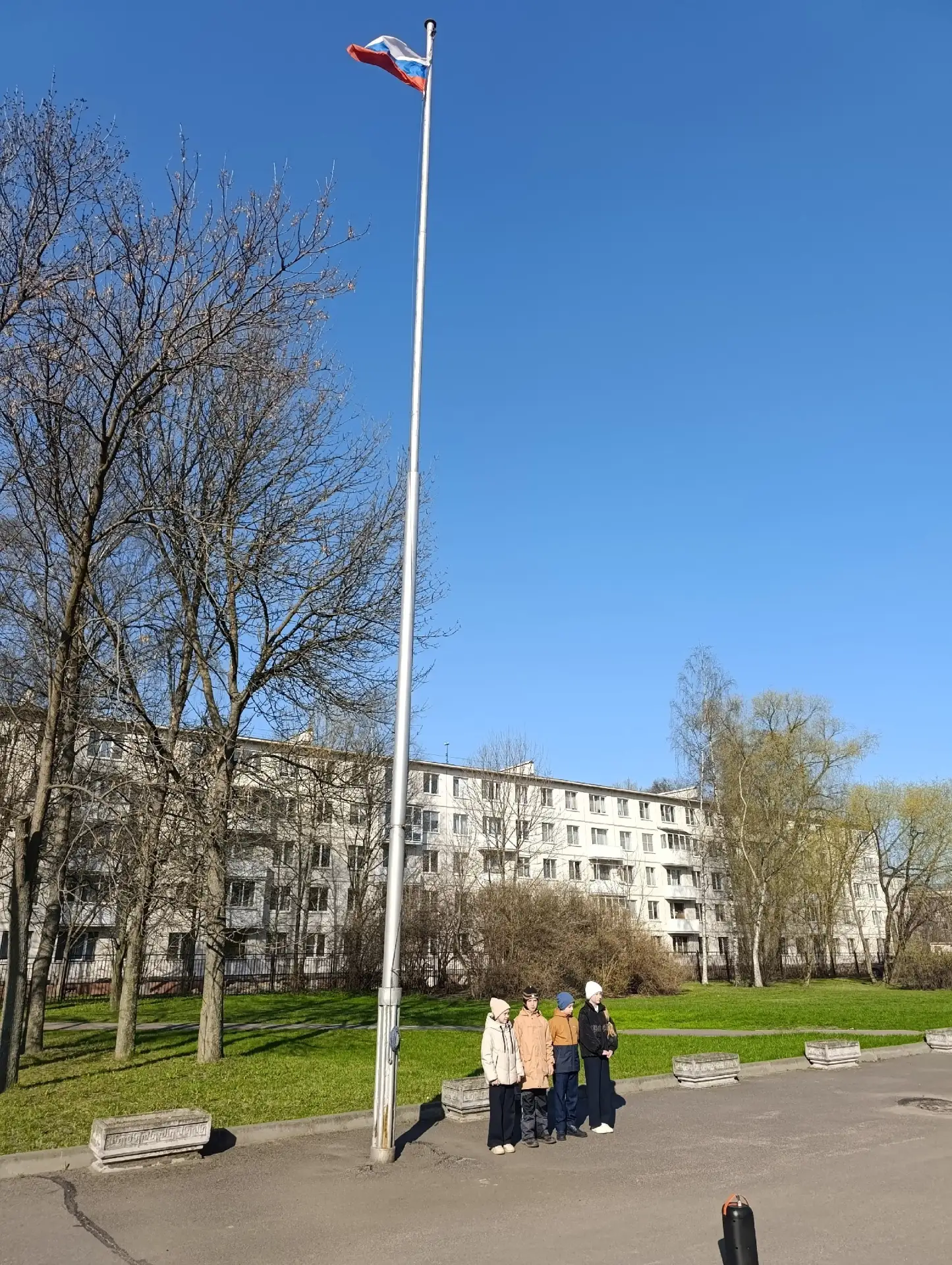 #Школа345 💫20 апреля 2026 года 💫ПОНЕДЕЛЬНИК  Утро началось с торжественной церемонии поднятия Госуда