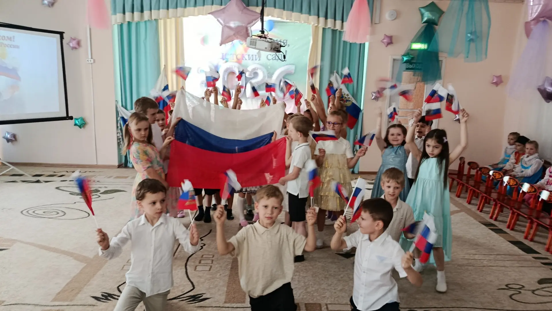 🇷🇺 В дошкольном отделении по адресу: Мичуринский проспект, д. 22, к. 2, весело и торжественно отме