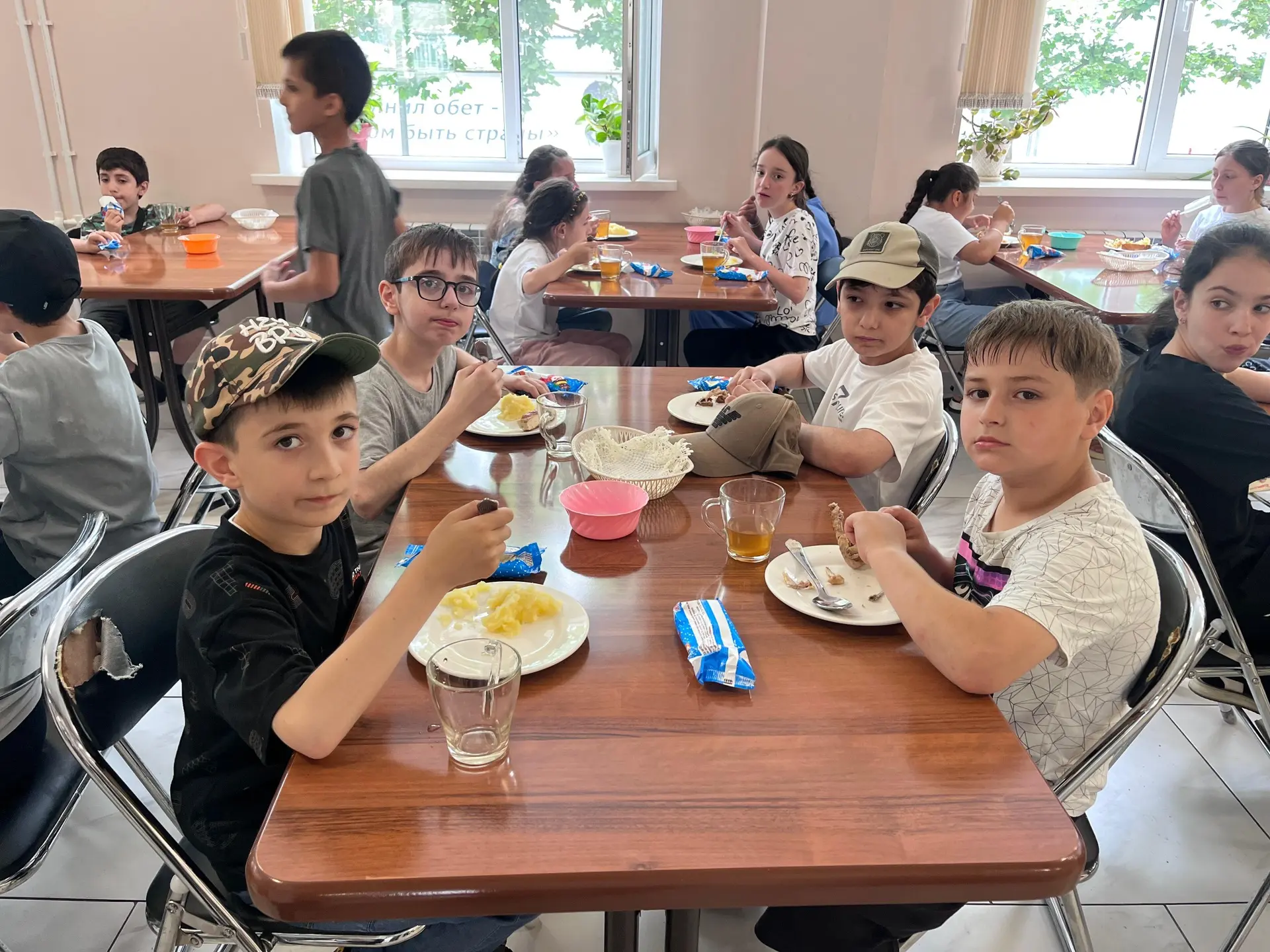 Сегодняшний обед в нашем летнем пришкольном лагере «Ласточка»

#Ласточка
#Лагерь