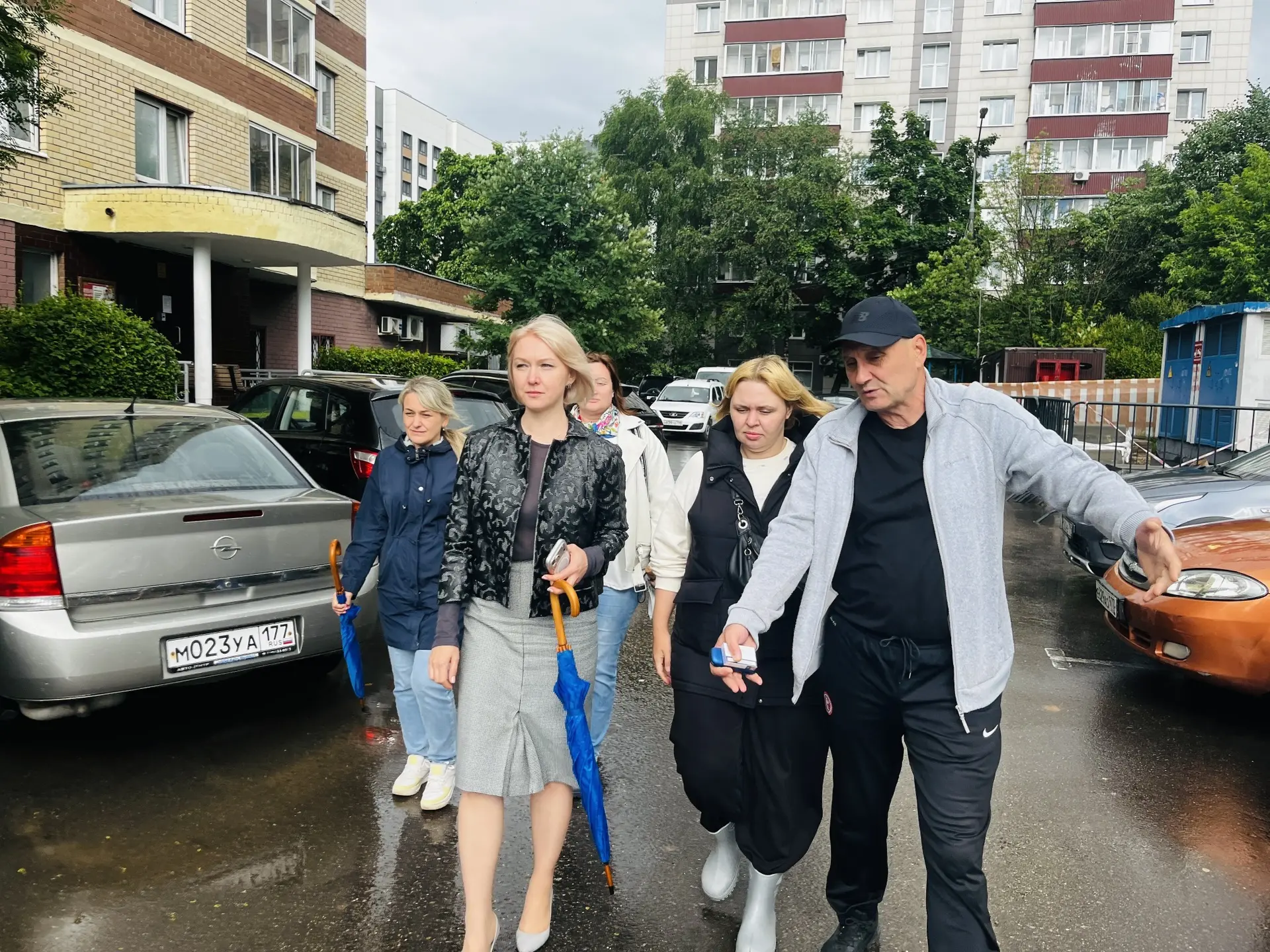 🏡 16 июня заместитель главы управы Юлия Быкова вместе с жителями совершила плановый обход территори