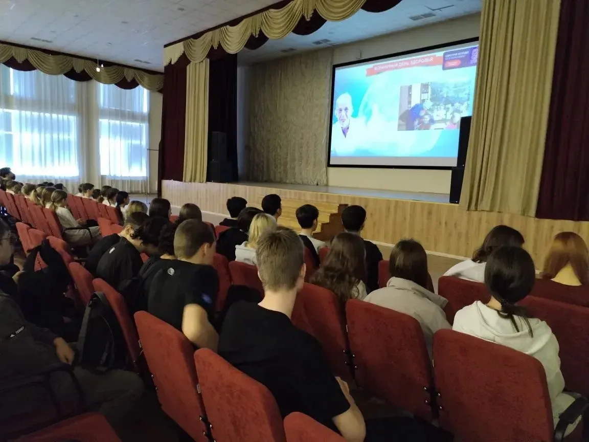🎬 Сегодня в нашей школе прошёл специальный кинопоказ документального фильма «Вместе к здоровью, вмес