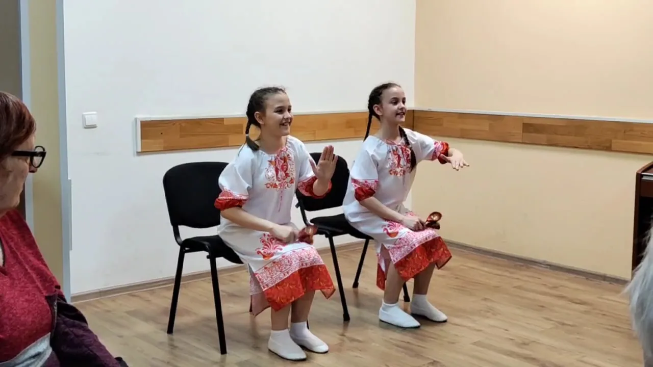 "И сколько вёсен не пройдёт - одну мы помнить будем свято, весну, которую народ великой сделал в сор
