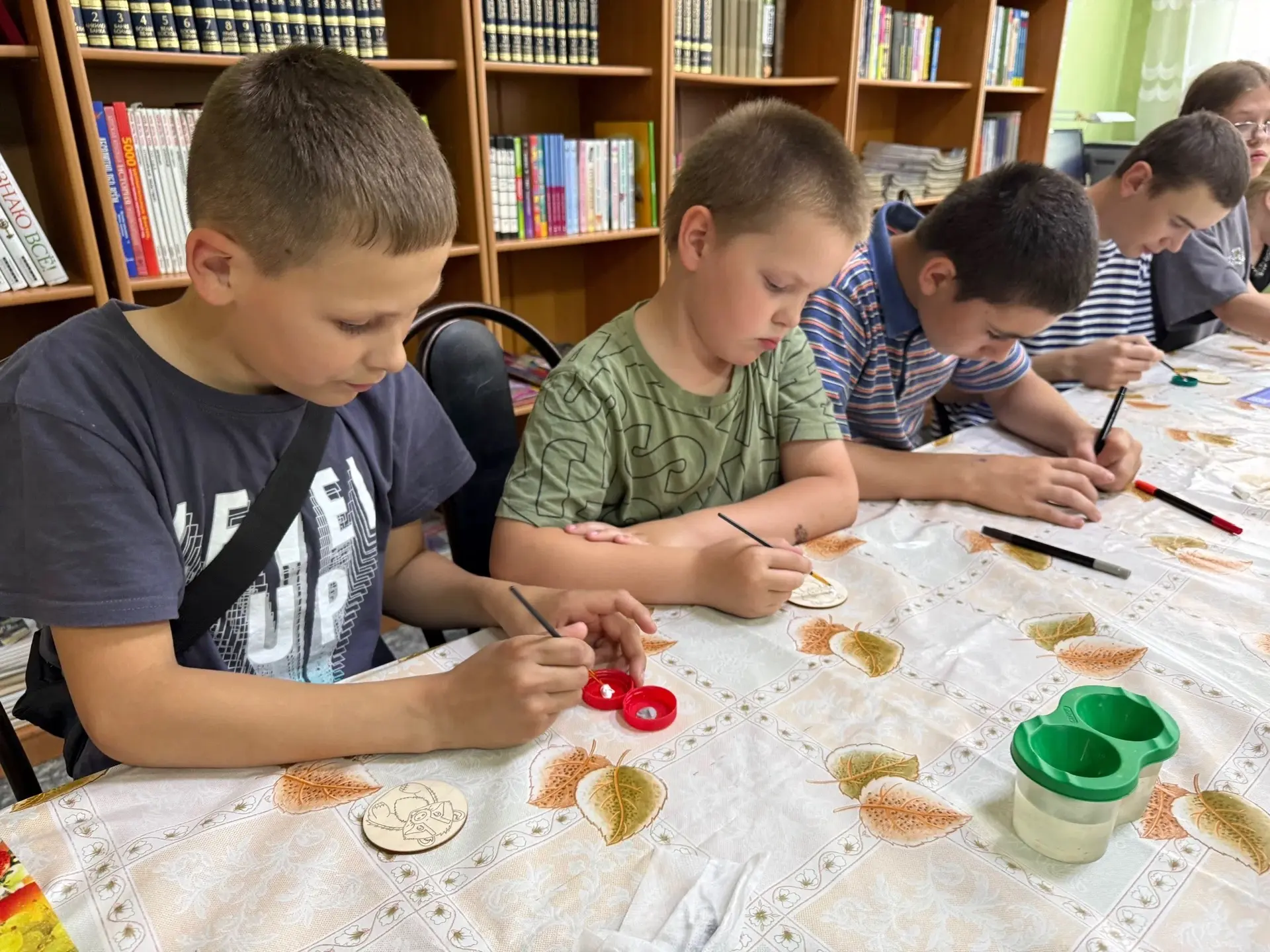 🦡Сегодня воспитанники пришкольного лагеря «Дружбы» посетили городскую библиотеку, где ...