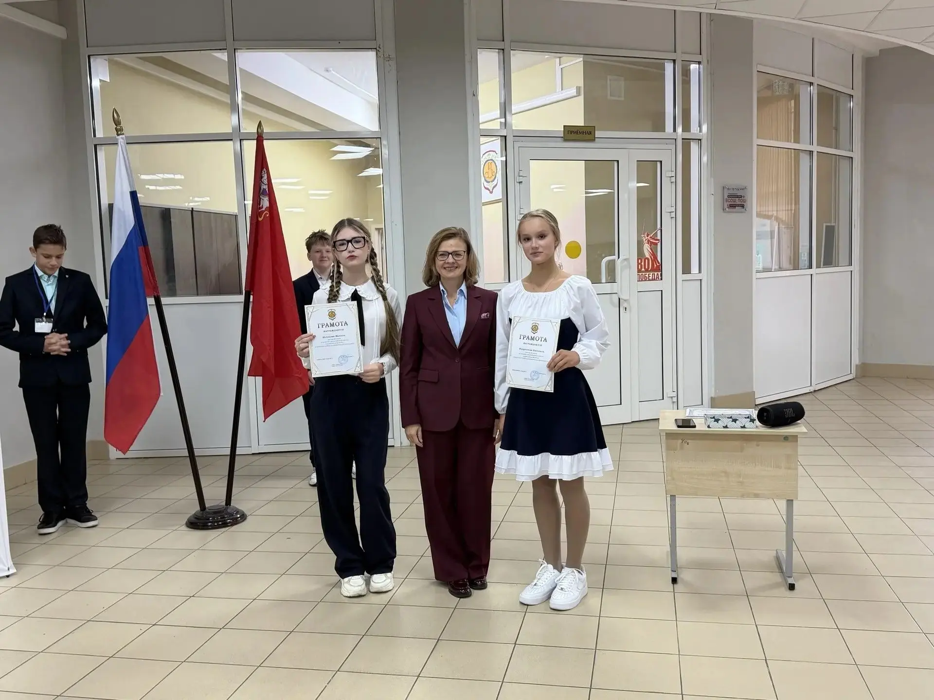 🇷🇺 Сегодня в нашем лицее прошла традиционная торжественная линейка, посвящённая начал...