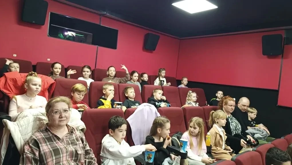 Культурный поход в "Знамя": "Домовенок Кузя" собрал аншлаг! 🌟 27 марта 2026 года ученики МБОУ СОШ №6