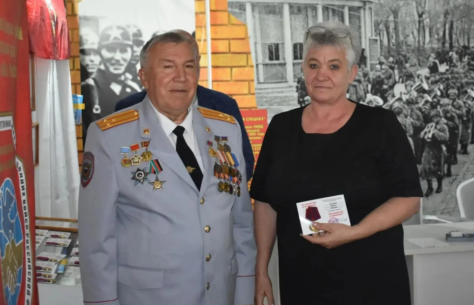 «Сестрёнки, вы наши родные» — так встречают раненые бойцы Марину Гончарову

Она получила медаль «За 