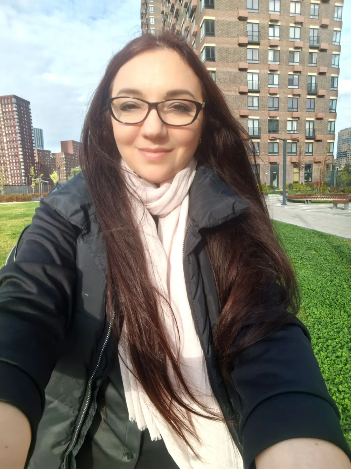 Балдею на солнышке и никуда не спешу. 🌞🍁🥰