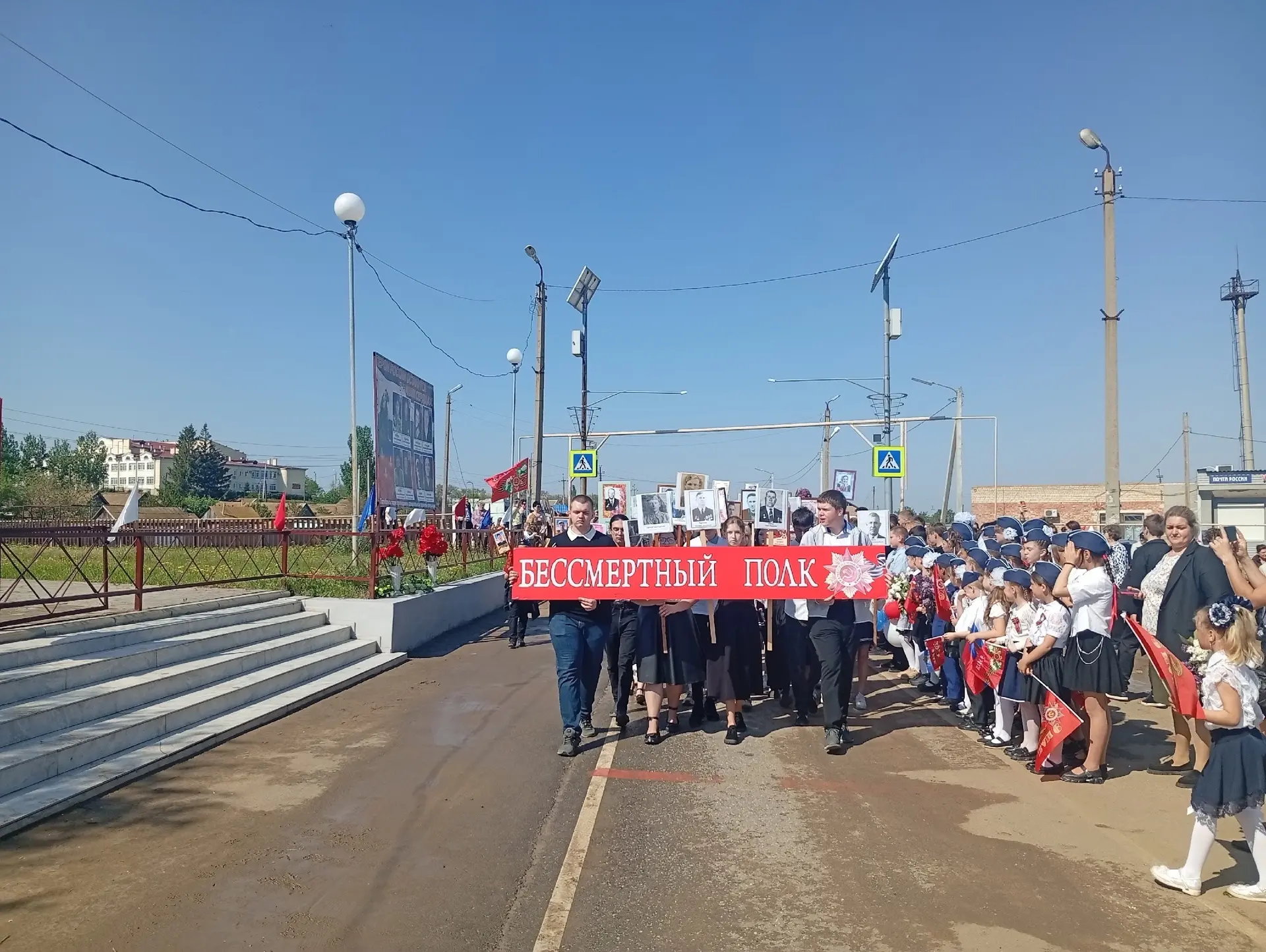 Каждый год, когда мы выходим на улицы с портретами наших отцов, дедов и прадедов, мы не просто несем