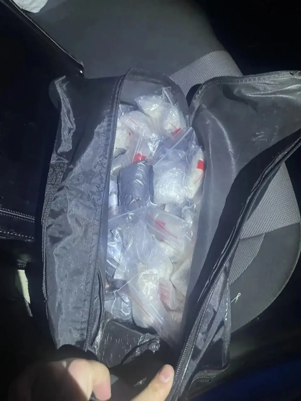 В Металлургическом районе сотрудники ГИБДД задержали женщину, которая перевозила два килограмма мефе