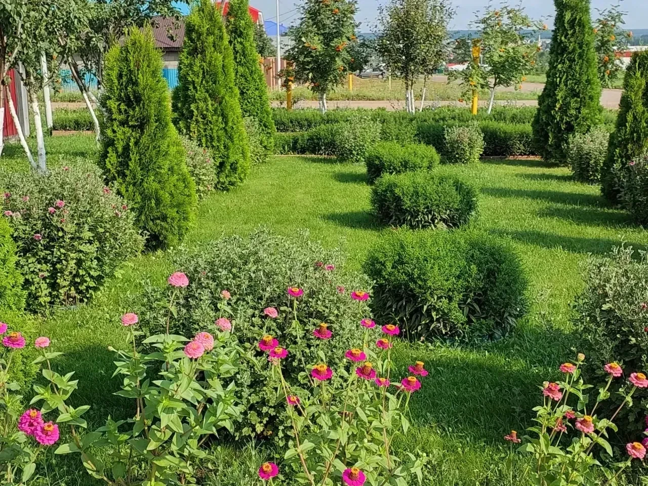 Үз куллары белән гүзәллек дөньясы булдырып