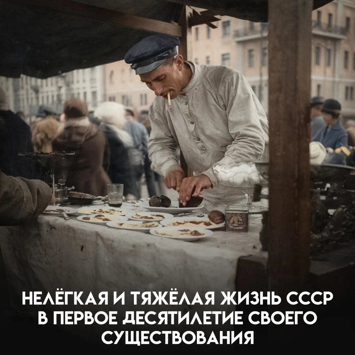 По улице едет огромная калоша на колёсах — так работники завода решили привлечь внимани...