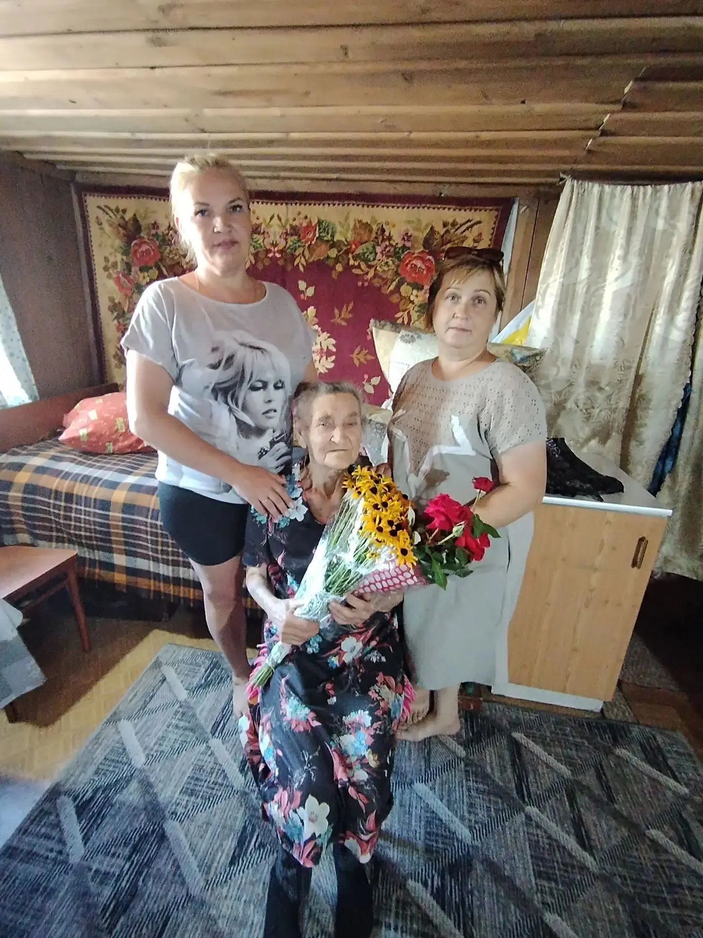 16. 08. 2026 года отметила свой 95 летний юбилей получатель социальных услуг, ветеран В...