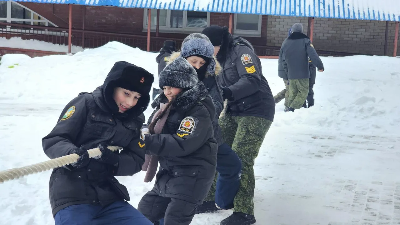 "Зимние забавы" в День кадета России.  Зимние кадетских игры давно стали традиционными. Дружба и бра