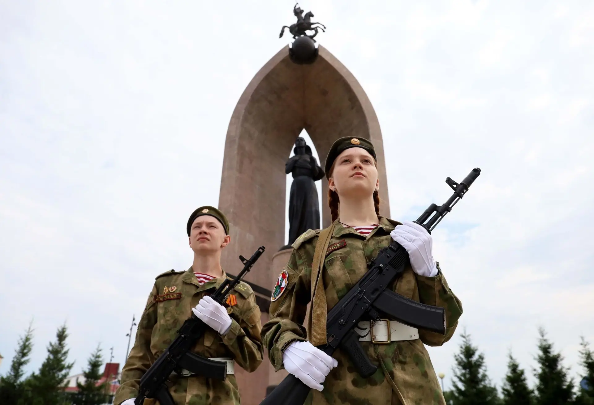 🇷🇺Сегодня, в День ветеранов боевых действий, у мемориала «Воинская слава» состоялся торжественный 