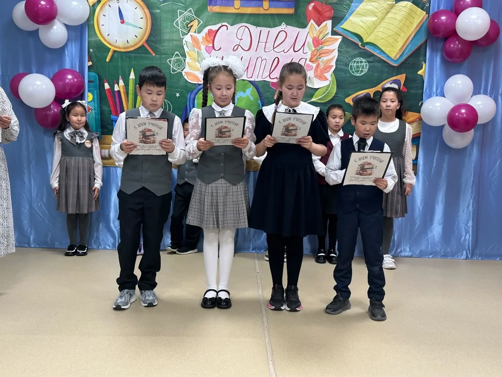 🏫👩🏻‍🏫📚  5 октября - день Учителя . Учитель - человек с особой миссией. Роль учител...