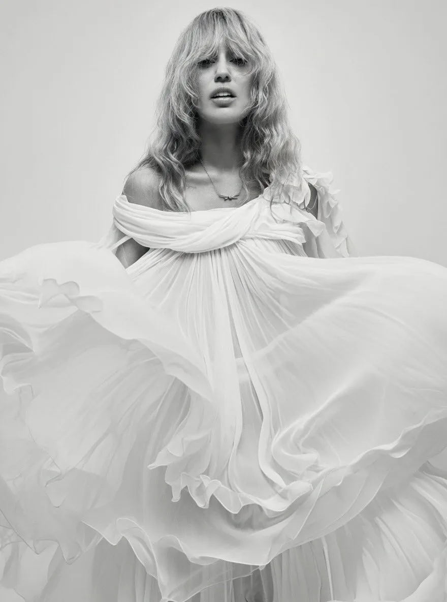 «Я знаю, что людям хотелось бы услышать ещё один Bangerz или Can’t Be Tamed, и я понимаю, почему эти