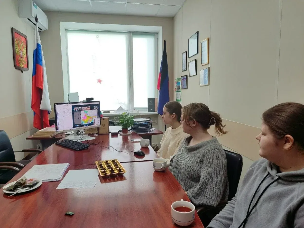 Юные дипломаты Ямала и Волновахи встретились на «космическом» телемосте  Студенты МГИМО, среди котор