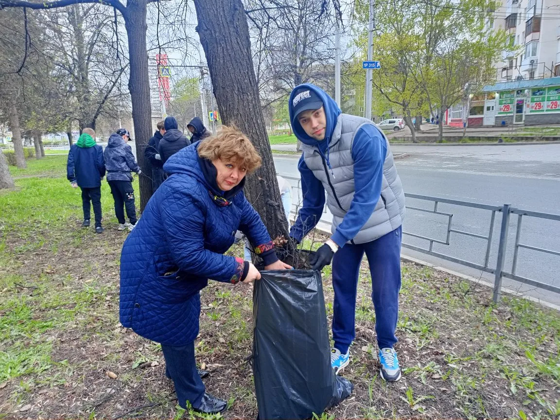 🧩🧹25 апреля наша школа приняла активное участие в общегоррдском субботнике.       Взяв все самое нео