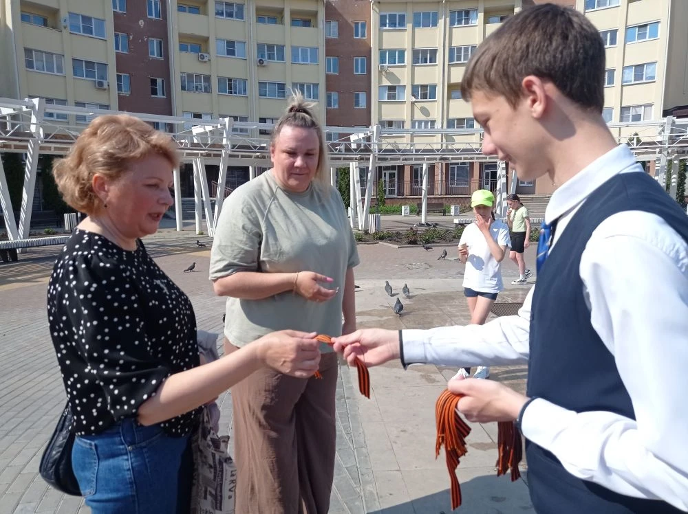 Активисты первичного отделения «Движения Первых» МБОУ Бобровская СОШ №1 совместно с волонтёрским отр