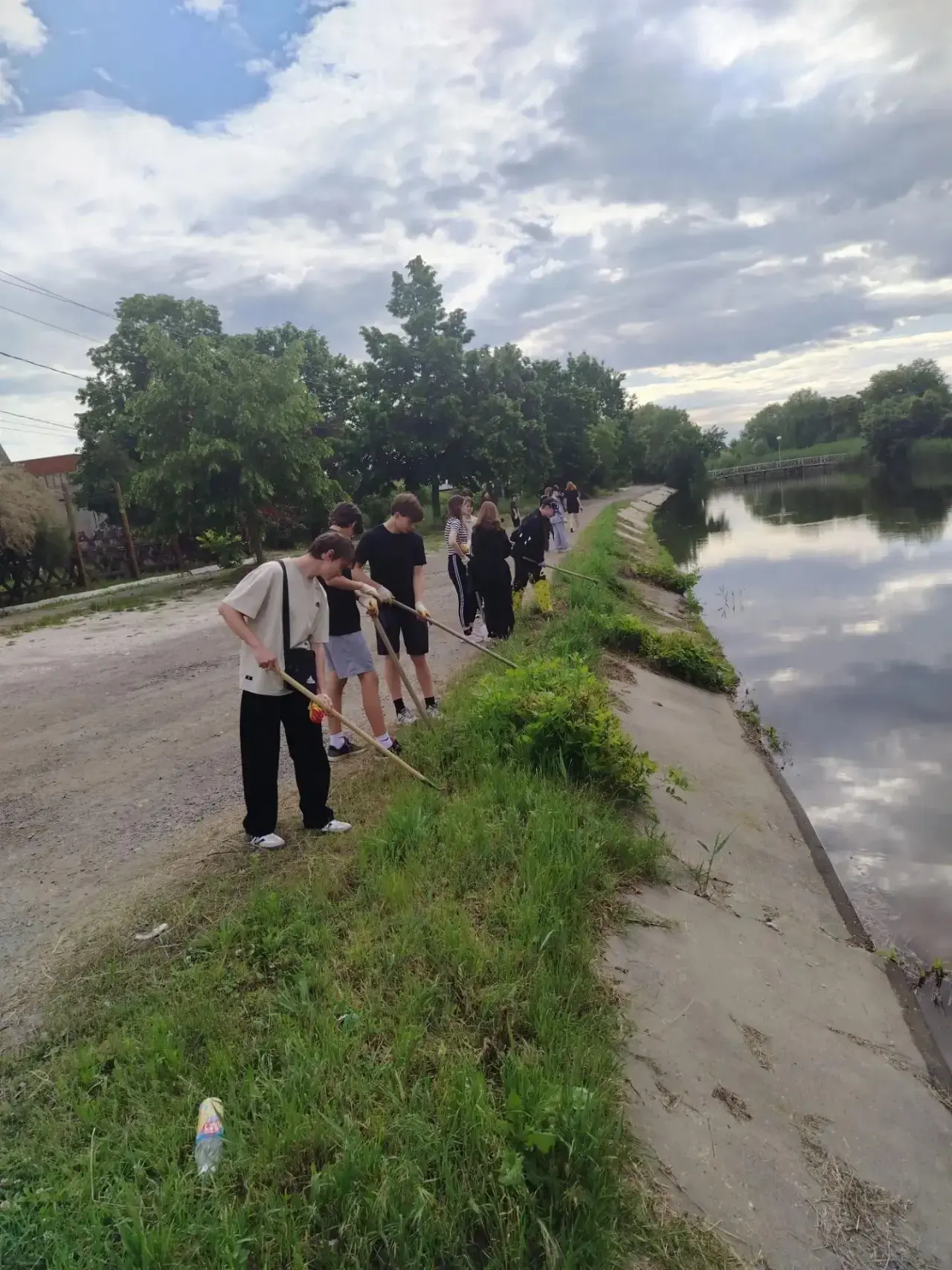 🔥 «Чистые берега»
В минувшие выходные активисты и волонтёры Полтавского сельского поселения вышли н