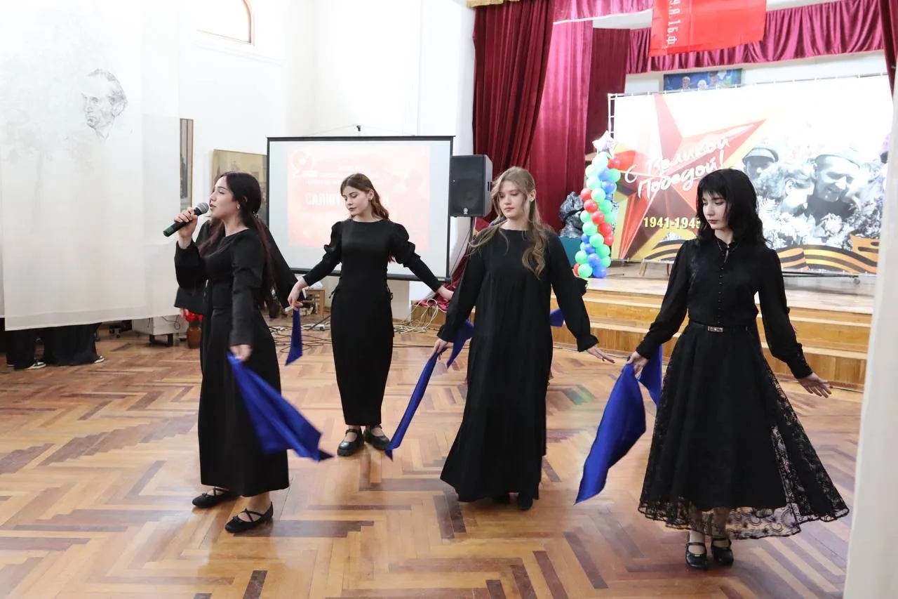 🔥 В Историко-краеведческом музее Буйнакска прошел конкурс инсценированной военно-патриотической песн