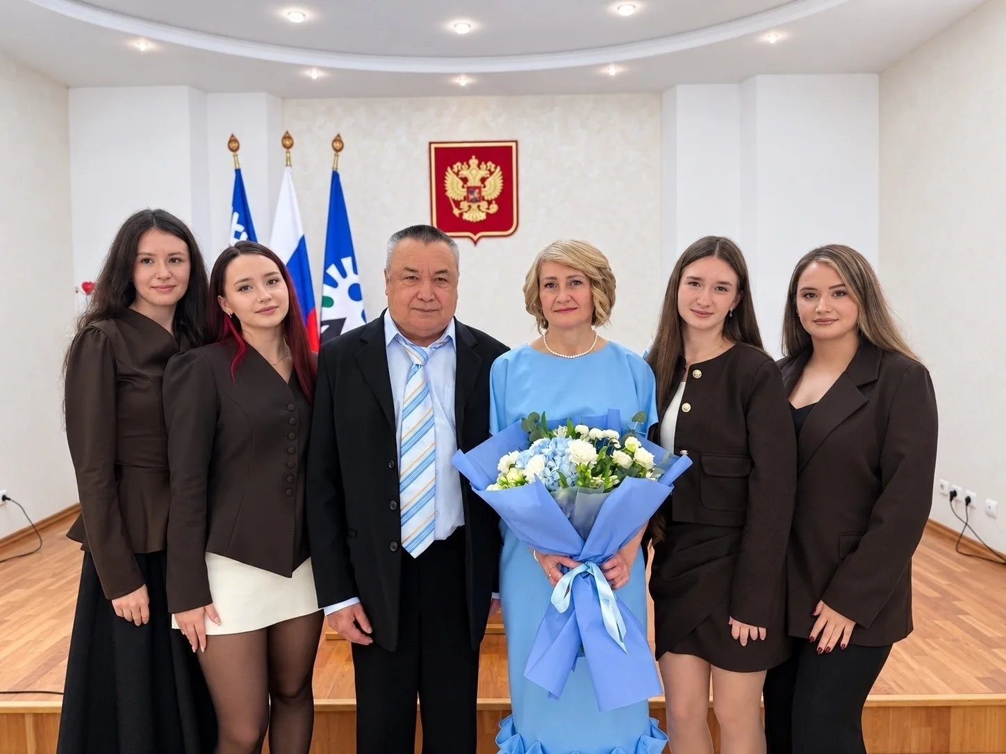 Сегодня в ЗАГСе Урая особенный день для семьи Зиганшиных. Оксана Владимировна и Рустам ...