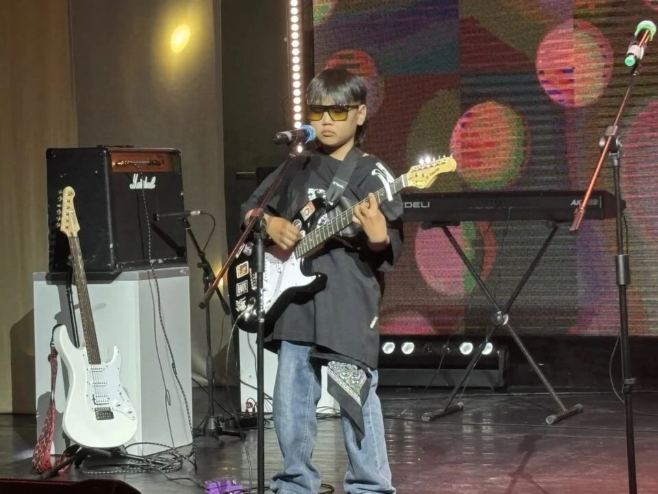 🎸🎶Сүрэҕи долгутар гитара тыаһынан