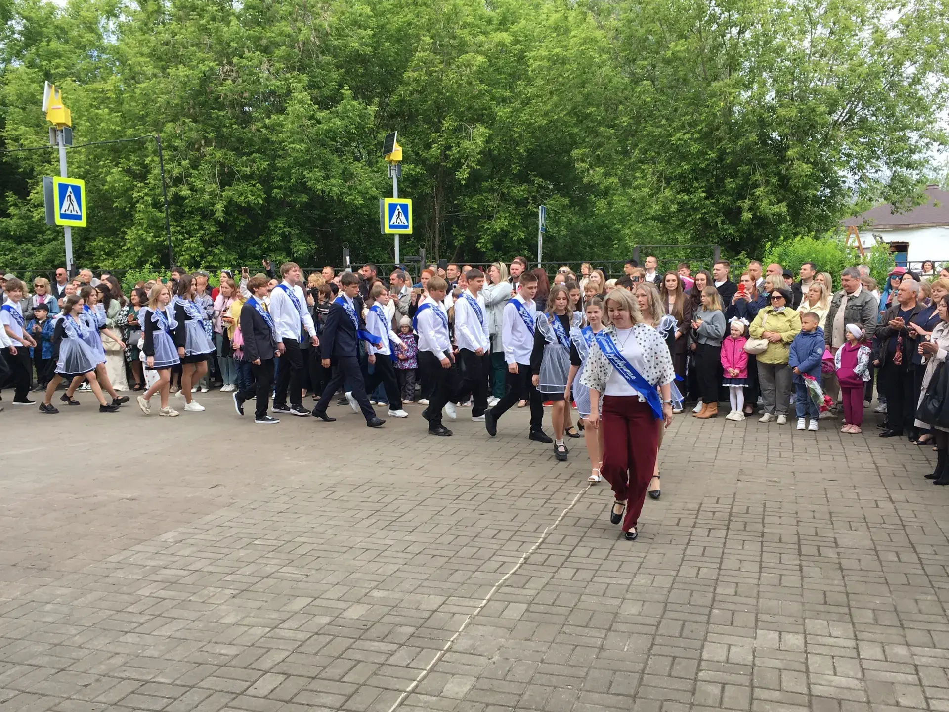 Выпускной ринг 9 классов 🎓✨  Уважаемые педагоги, родители и учащиеся!  В нашей школе состоялся выпус