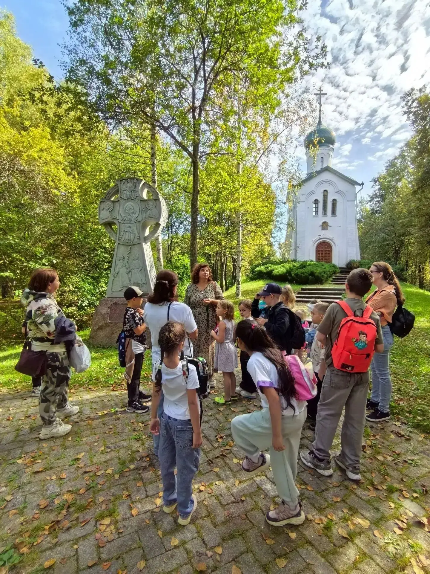 🌿 Сегодня ученики 2 «А» вместе с родителями побывали в культурно-историческом ландшафт...