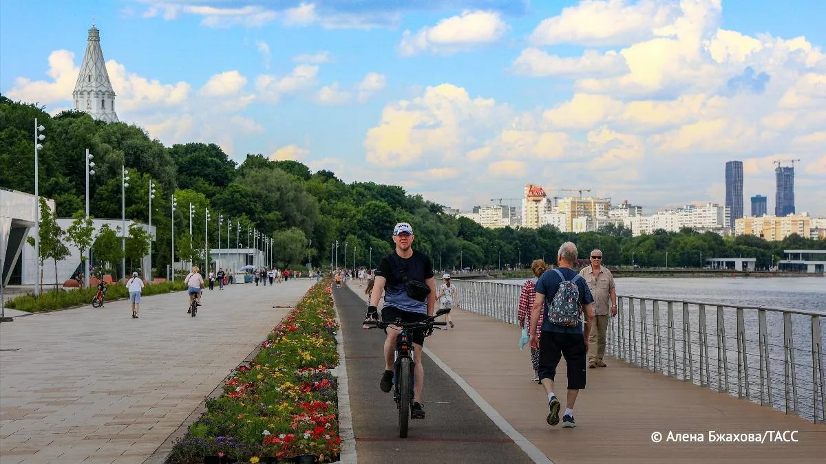 🥵МЧС предупредило о сильной жаре сегодня в дневные часы.

С 14 до 16 часов в Москве ожидается сильн