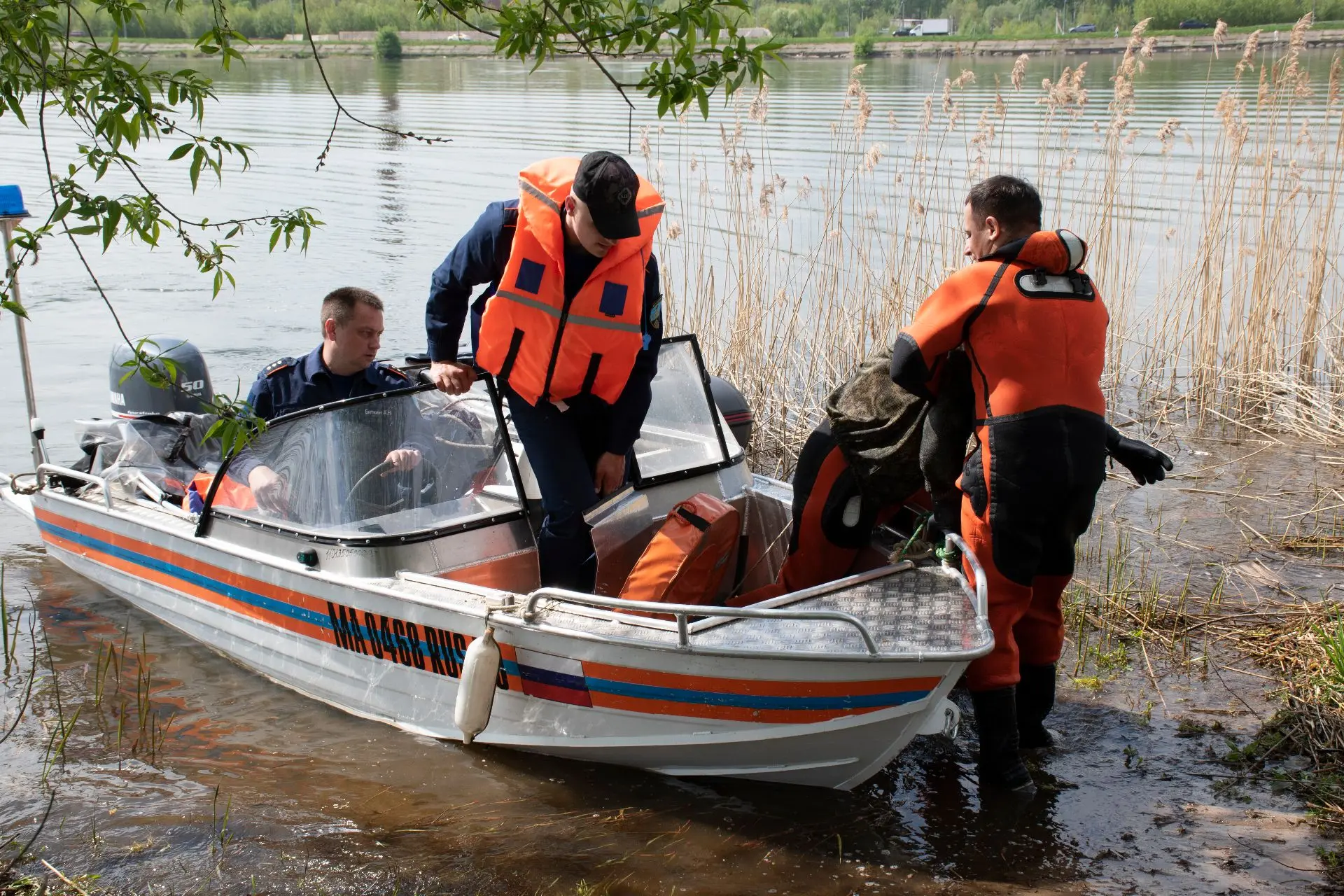 🏊‍♂️Все по-настоящему: на Сенеже прошла тренировка по ликвидации последствий ЧП на воде  🛥Сегодня на