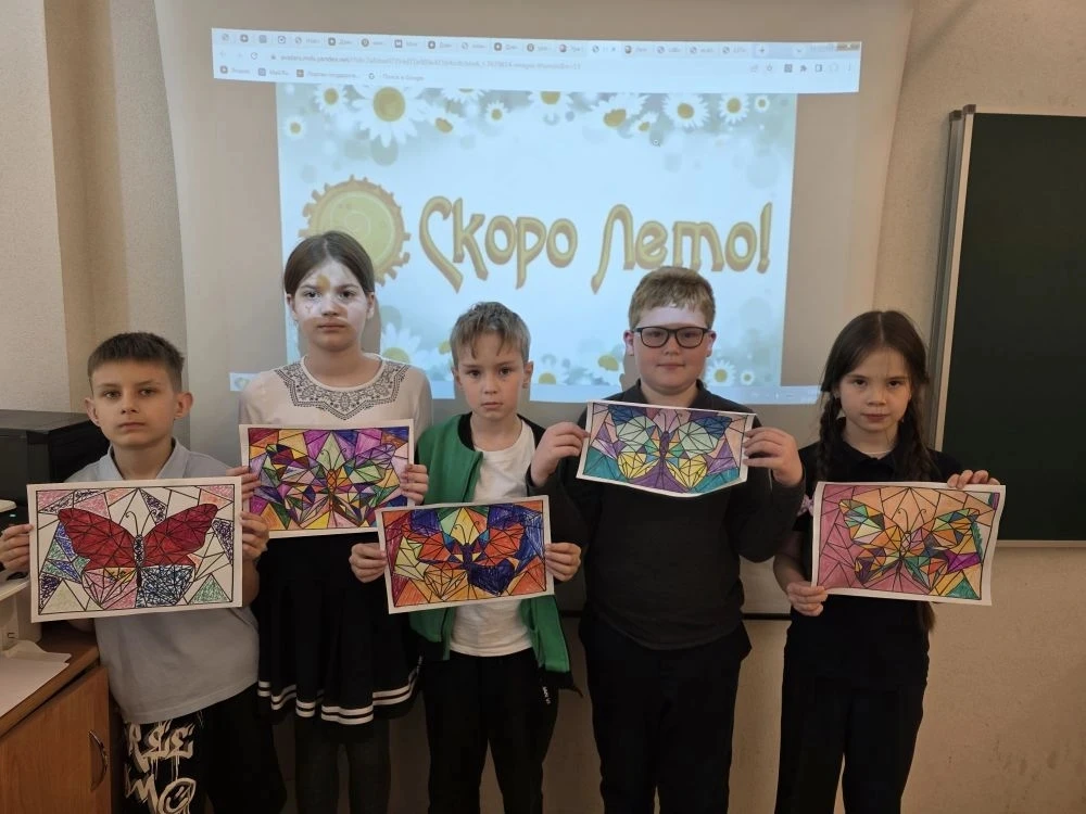 🌸 Урок труда в 3Б классе: мозаика «Бабочка» — летнее настроение своими руками! 🦋 В 3Б классе прошёл 