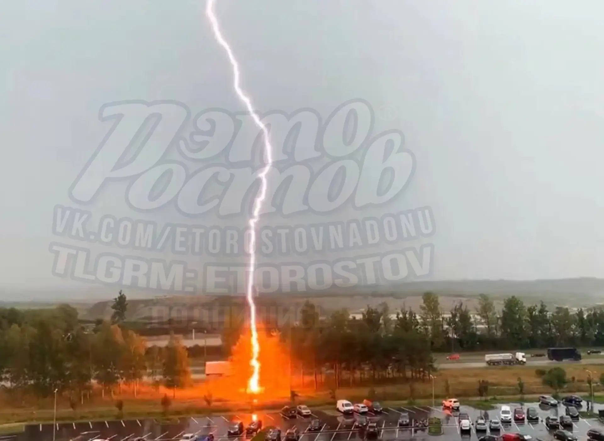 ⚡️ Утренняя гроза проходит по востоку Ростова. 

В области уже разнос с ливнями, градом и ветром. Шт