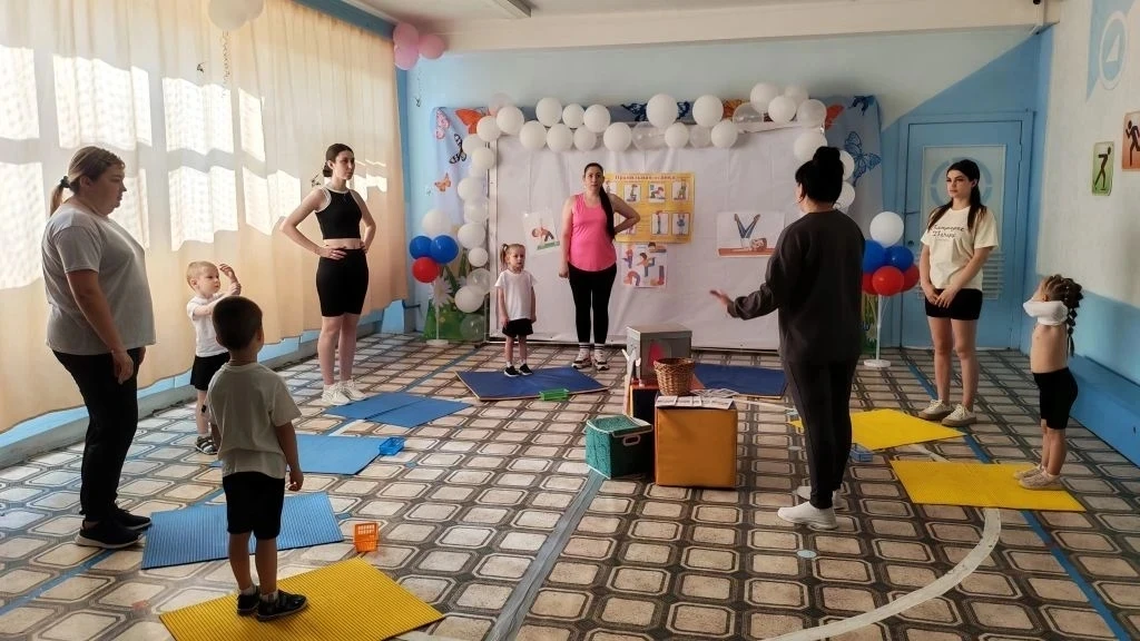 📢В нашем детском саду прошёл мастер-класс для детей и родителей «20 упражнений для сильной спины». 