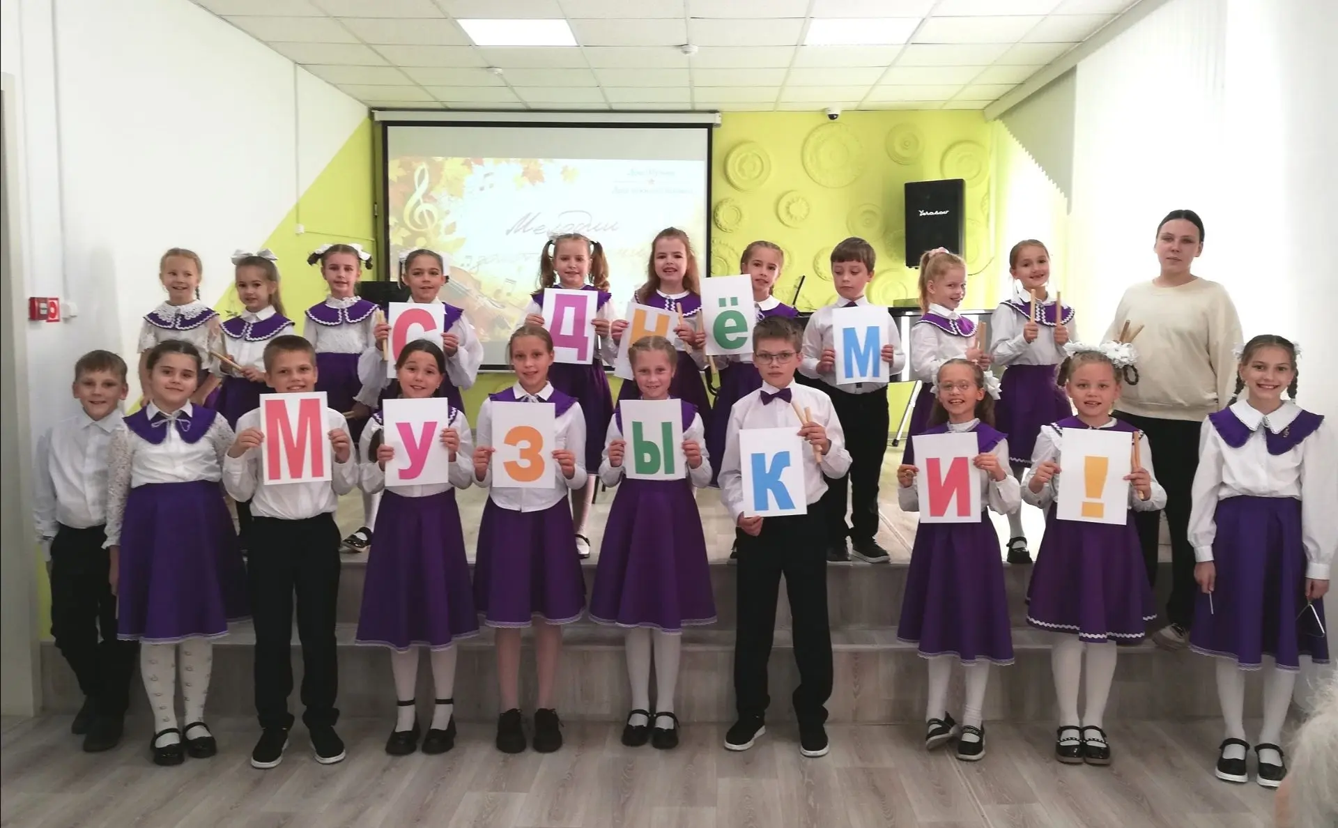 🎵🍁 1 октября  в ДШИ "Лира" состоялся концерт "Мелодии золотой осени", приуроченный к ...
