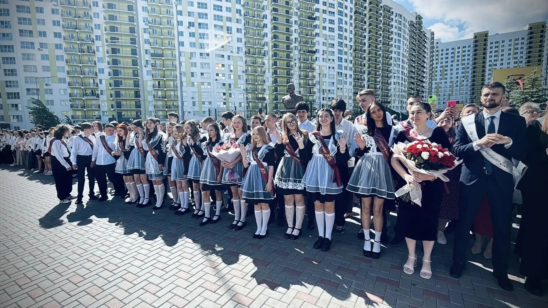 🔔 Сегодня особенный день! В нашей школе прозвучал Последний звонок — праздник, который навсегда оста