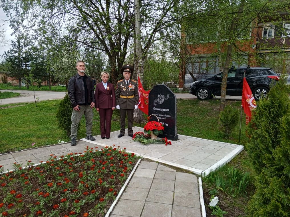 Сегодня, в священный день 9 Мая, жители д. Чепелево почтили память героев- односельчан,...