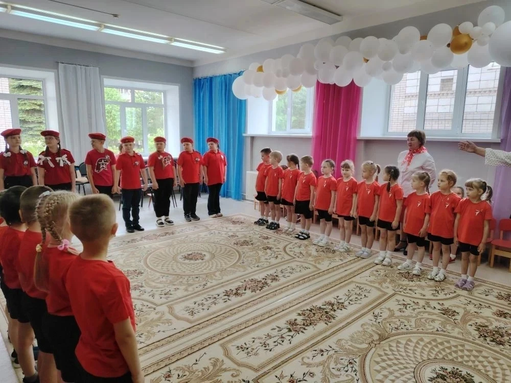 Юнармейцы отряда имени Сергея Захарова в гостях у дошколят.