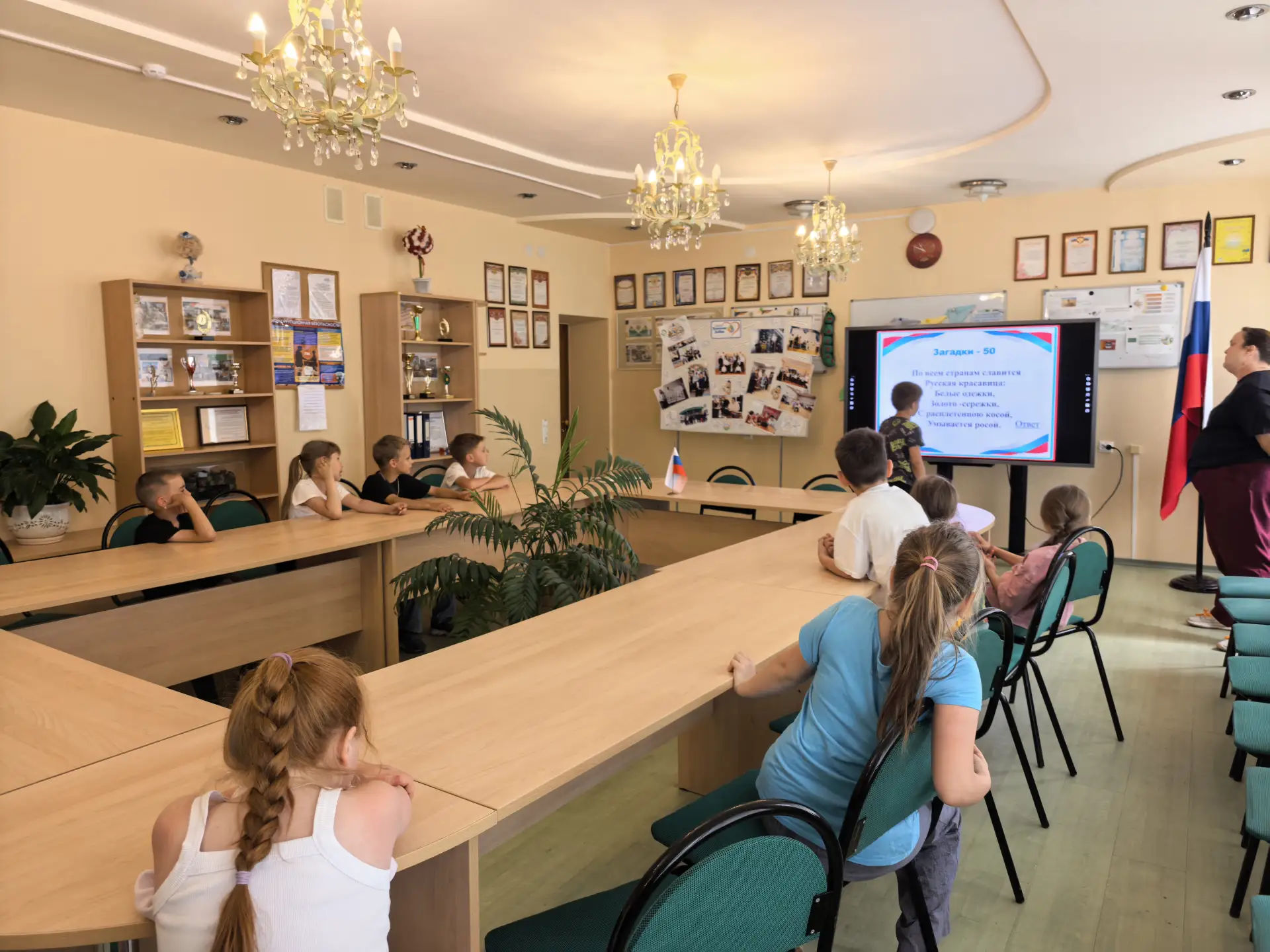 🇷🇺 В преддверии Дня России в нашем отряде «Первые в движении» прошёл тематический классный час, по