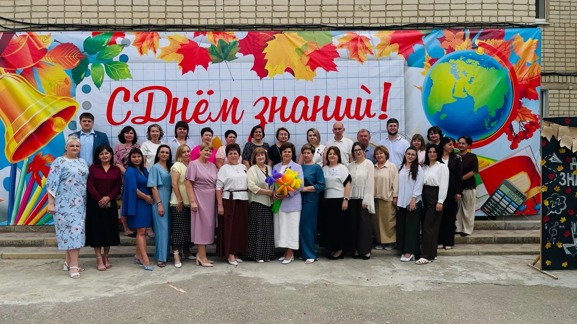 🎉 С Днём учителя! 🎉Дорогие педагоги, от всей души поздравляем вас с профессиональным ...