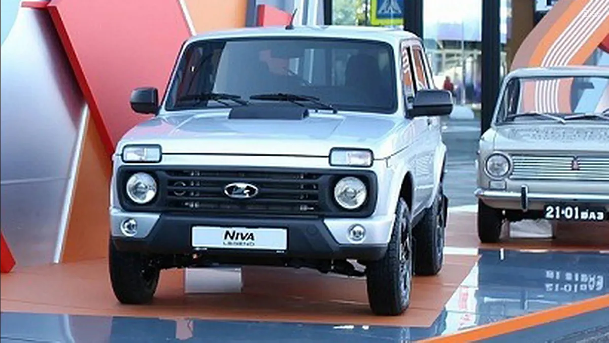 Старая Niva не сдаётся: 49-летняя Lada Niva получила подушку и антикор