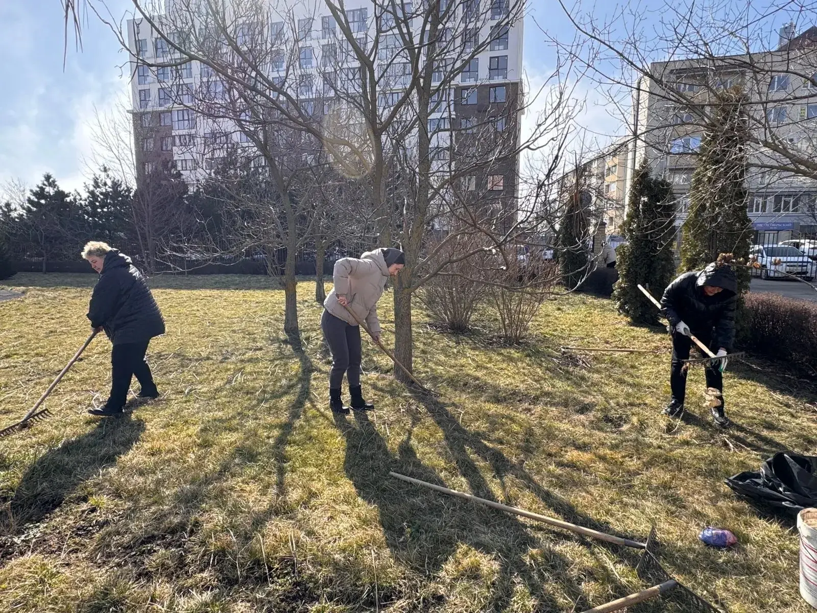 Первую в этом году весеннюю санитарную пятницу сегодня провели во всех трех районах Ставрополя. Сотр