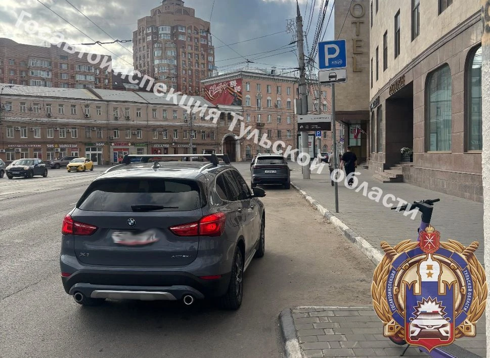 😱 Водитель BMW сбил 13-летнего самокатчика на улице Советской в Туле

➡️ 25 июля в 15:33 около дома