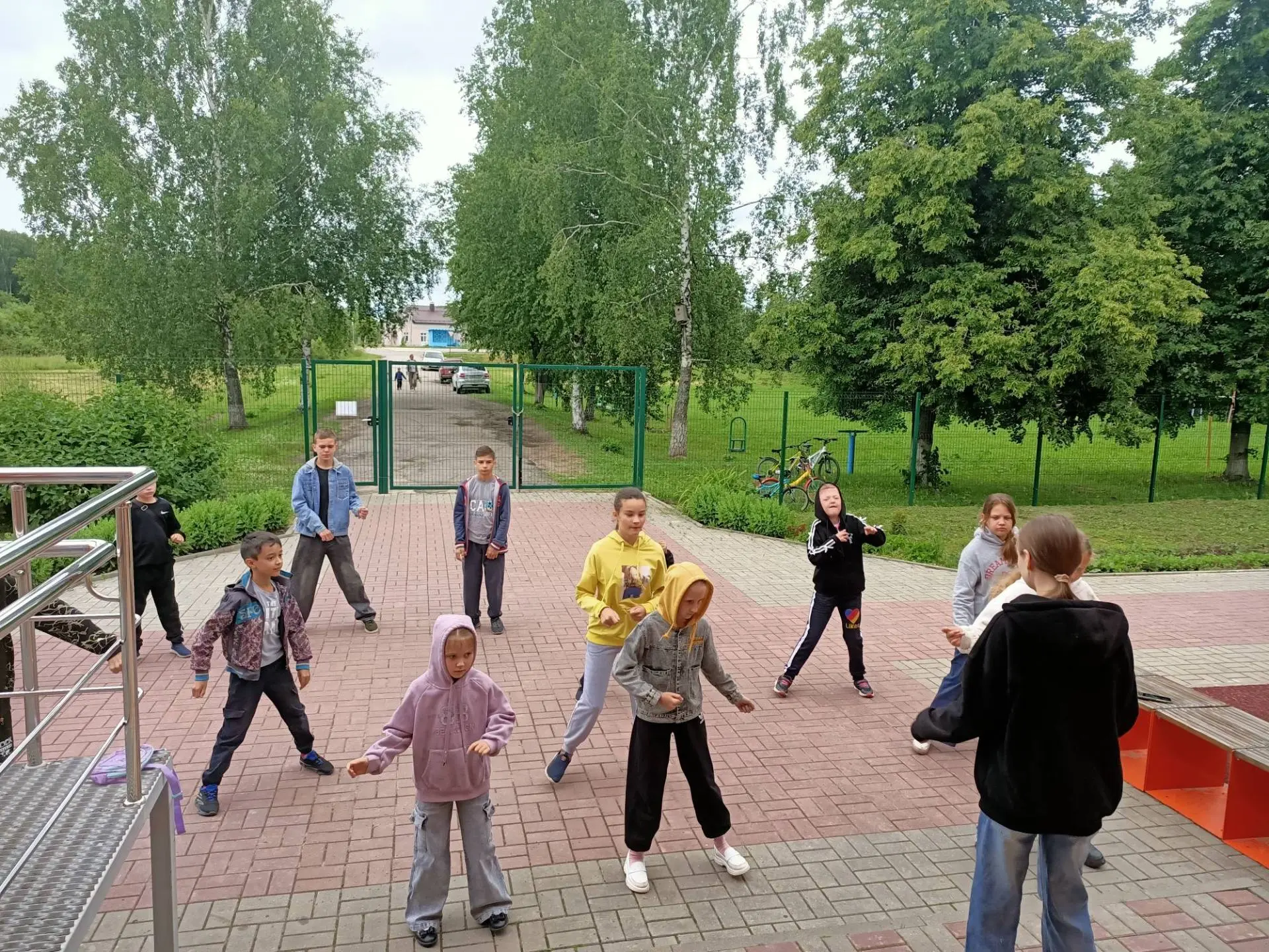 🌈 День Дружбы в нашем летнем лагере: единство, знания и спорт! 🌈

Сегодня в лагере царила особая а