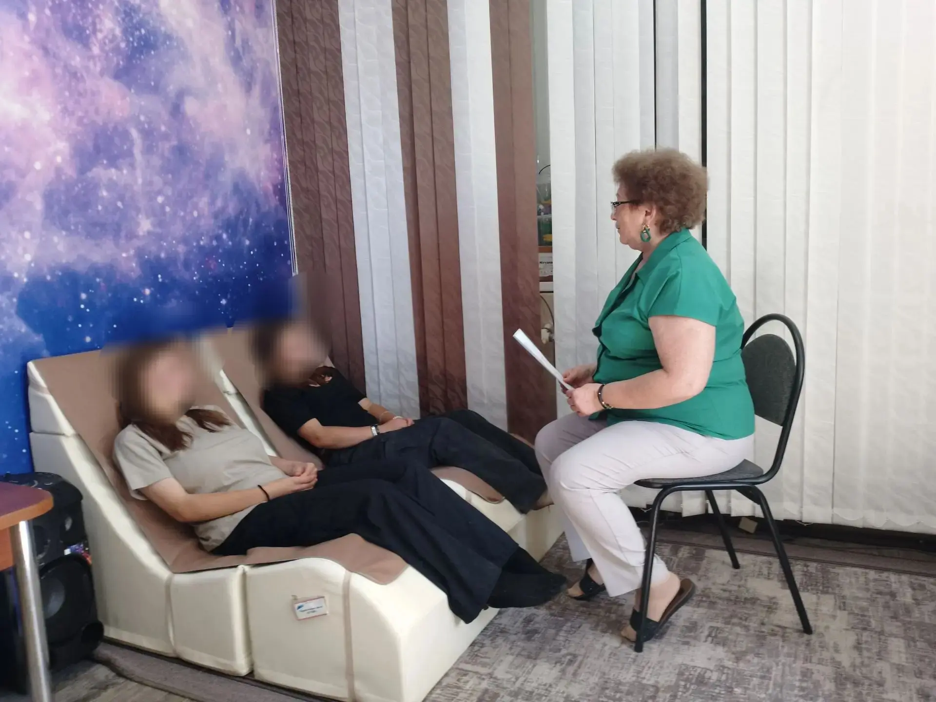 Психолог ГАУ СО КЦСОН Самойловского района провела занятие с несовершеннолетними  по пр...